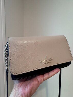 Kate Spade Staci Small Flap Crossbody – Beige & Black – Saffiano Leather 🔥